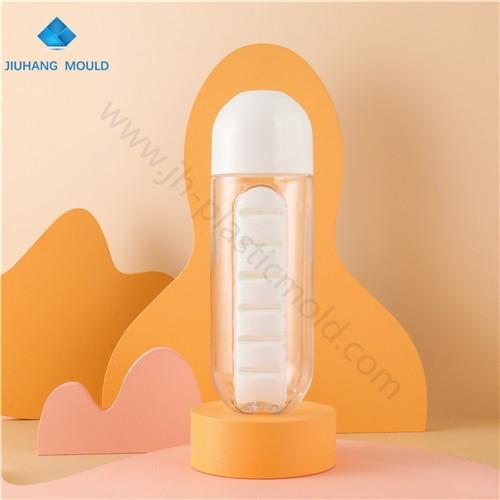 7 days plastic Pill water bottle with build-in storage compartment 600ml - Image 1