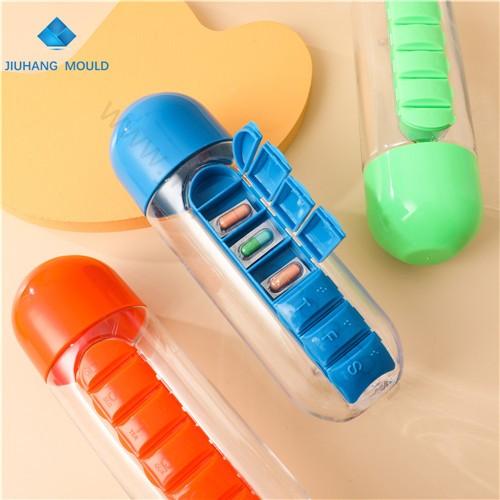 7 days plastic Pill water bottle with build-in storage compartment 600ml - Image 3