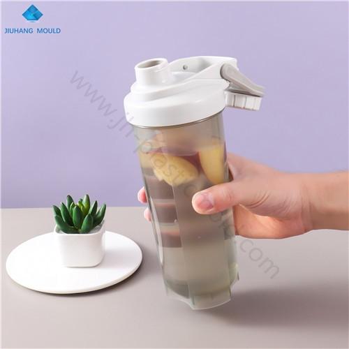 Leakproof fitness protein shaker water bottle with rotation top lid 700ML - Image 3